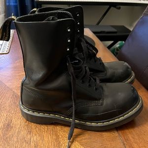 Dr Martens Air Wair - lightly scuffed/ gently worn US size 9